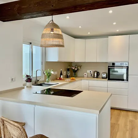 Luxurious With Heated Pool And Ocean Views Villa *