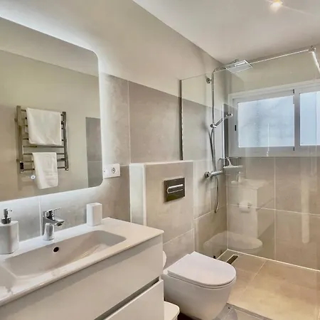 Villa Luxurious With Heated Pool And Ocean Views