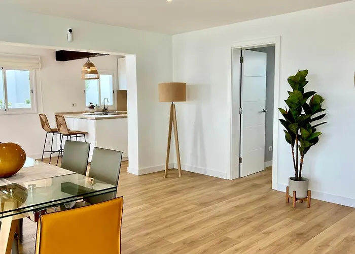 Villa Luxurious With Heated Pool And Ocean Views