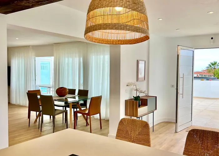 Luxurious With Heated Pool And Ocean Views