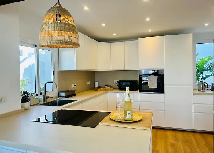 Villa Luxurious With Heated Pool And Ocean Views Puerto de la Cruz